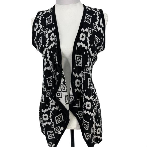 Charming Charlie black and white Aztec open knit vest - Picture 2 of 10